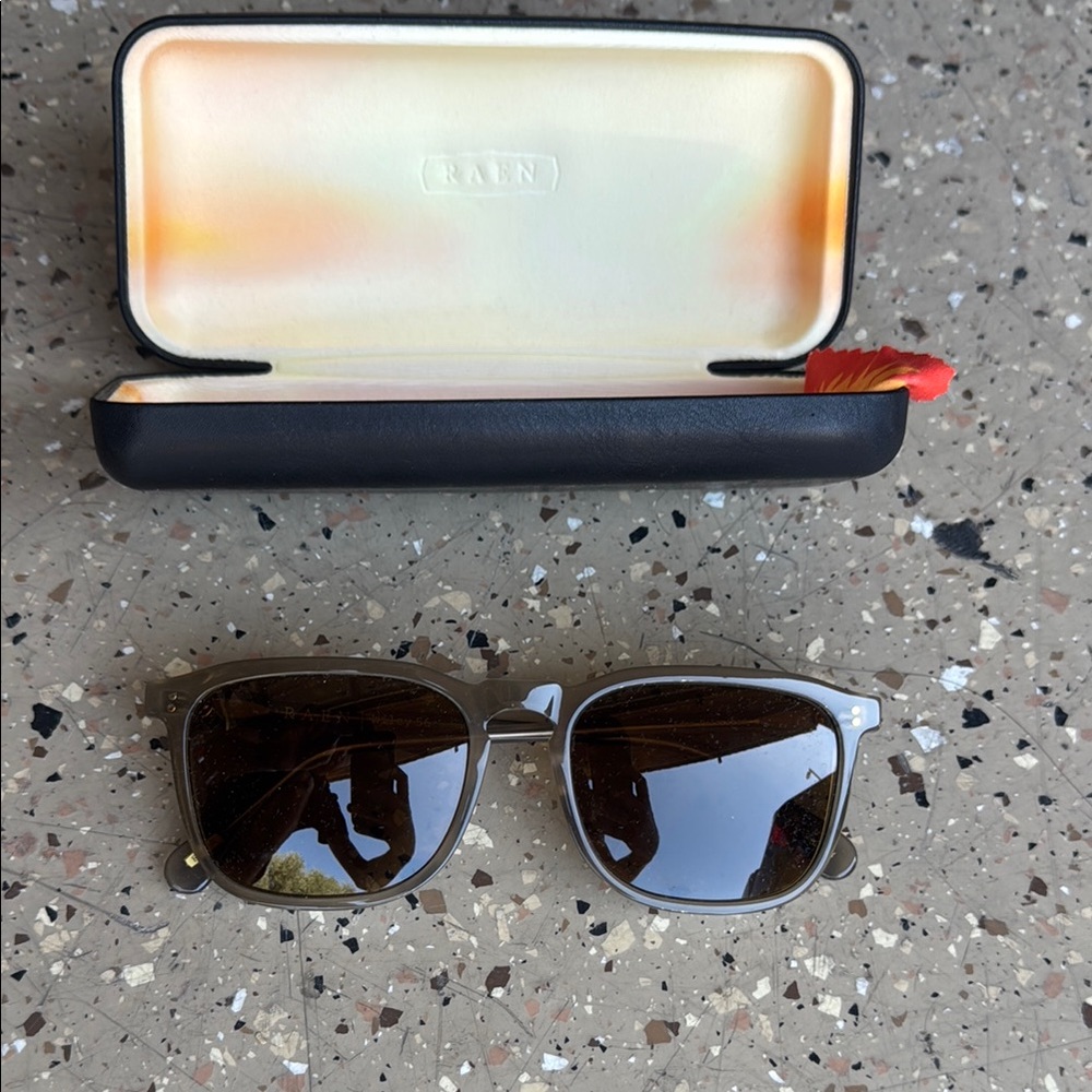 RAEN Wiley Moss Sunglasses with Black Case